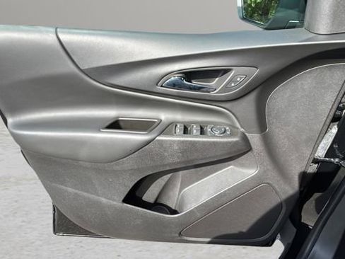 Used 2024 Chevrolet Equinox LT FWD image 17