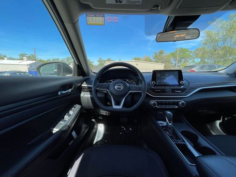 Used 2025 Nissan Altima 2.5 SV image 34