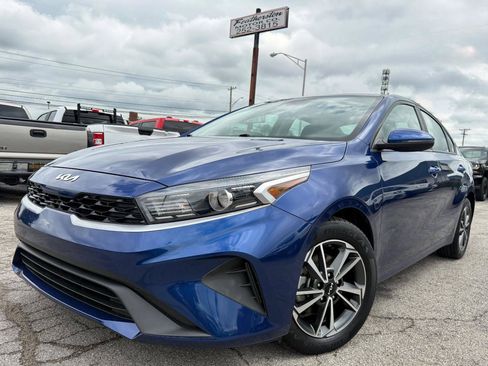 Used 2023 Kia Forte LXS w/ LXS Technology Package FWD image 4