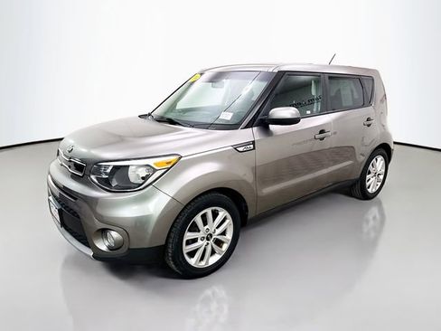 Used 2019 Kia Soul + image 3
