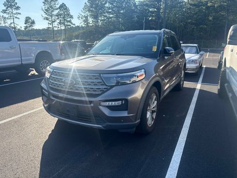 Used 2021 Ford Explorer Limited AWD/4WD image 3