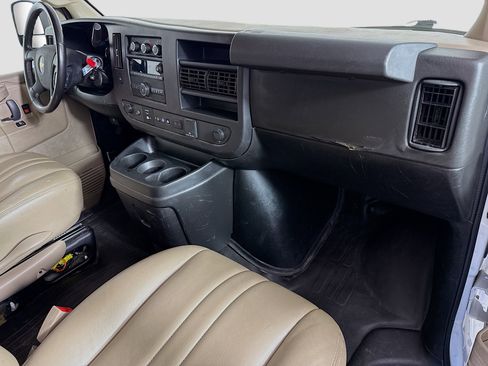 Used 2021 Chevrolet Express 3500 w/ Driver Convenience Package image 25