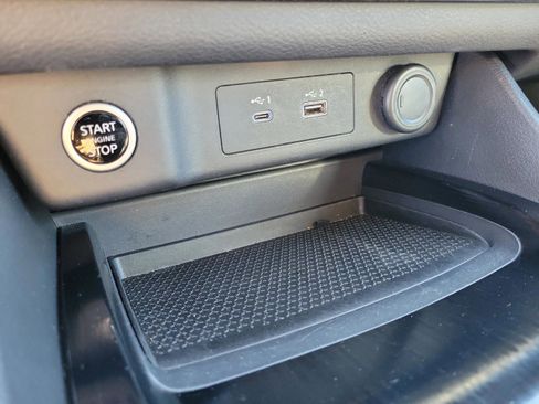 Used 2022 Nissan Rogue SV image 33