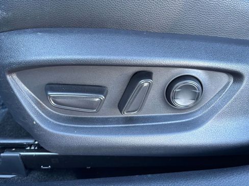 Used 2025 Toyota Camry SE image 23