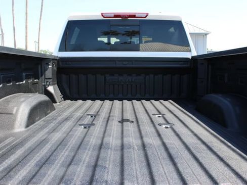 Used 2025 GMC Sierra 2500 AT4 w/ AT4 Premium Plus Package AWD/4WD image 10