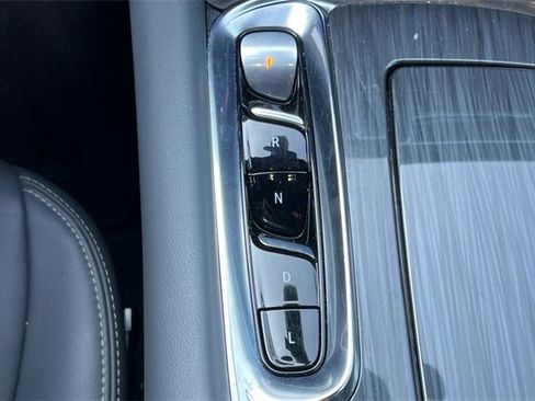 Used 2024 Buick Enclave Premium image 31