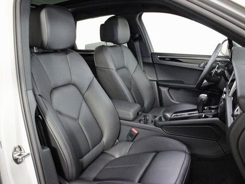 Certified 2026 Porsche Macan image 17