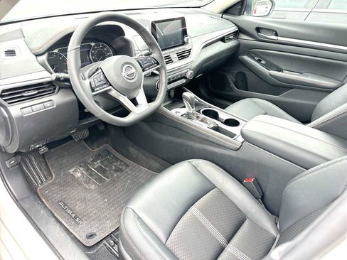 Used 2025 Nissan Altima 2.5 SR FWD image 3