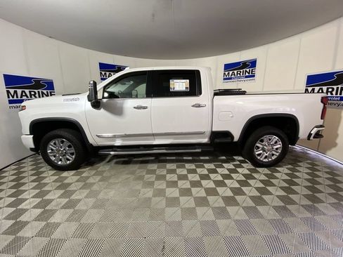 Used 2024 Chevrolet Silverado 2500 High Country w/ High Country Premium Package AWD/4WD image 10
