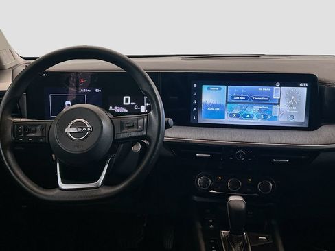 Used 2025 Nissan Kicks SV FWD image 18