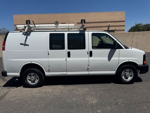 Used 2013 Chevrolet Express 2500 RWD image 9