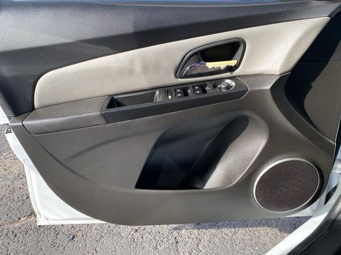 Used 2011 Chevrolet Cruze Eco image 24