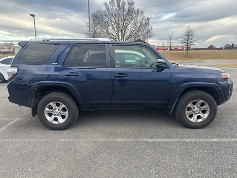 Used 2018 Toyota 4Runner SR5 image 4