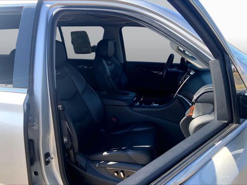 Used 2020 Cadillac Escalade Premium Luxury RWD image 9