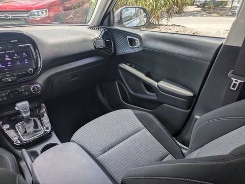 Used 2024 Kia Soul EX w/ Option Group 015 FWD image 15