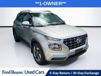 Used 2024 Hyundai Venue SEL FWD video 1