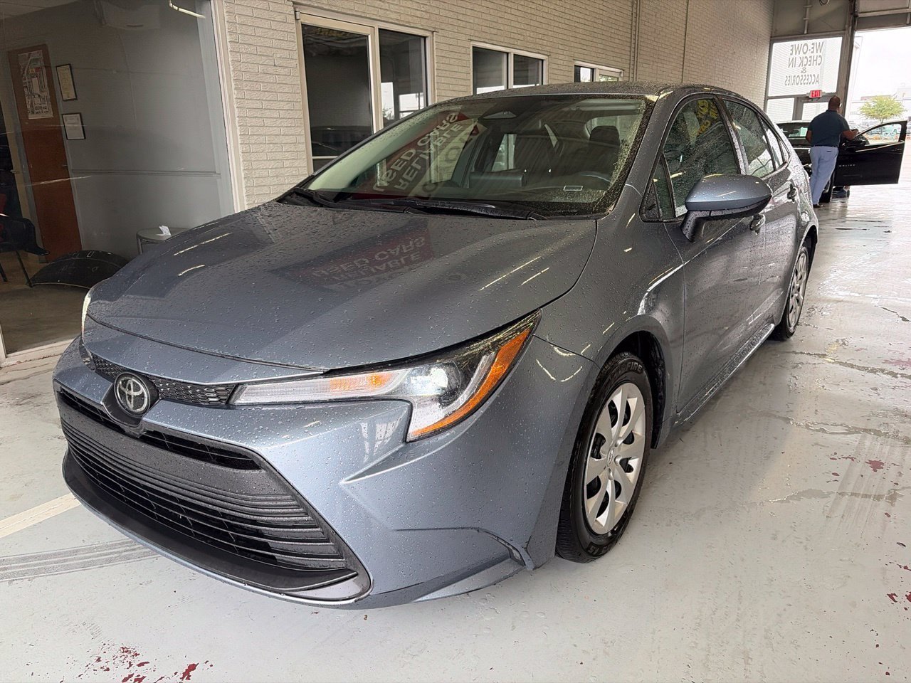 Used 2025 Toyota Corolla LE FWD image 1