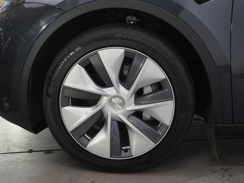Used 2024 Tesla Model Y Long Range AWD/4WD image 26