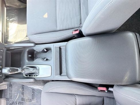 Used 2022 Nissan Frontier SV AWD/4WD image 10