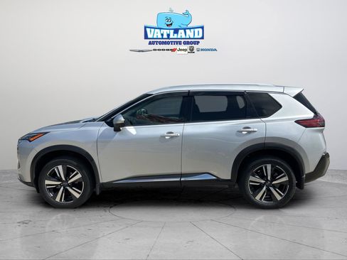 Used 2022 Nissan Rogue SL image 2