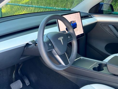 Used 2023 Tesla Model Y Long Range AWD/4WD image 22