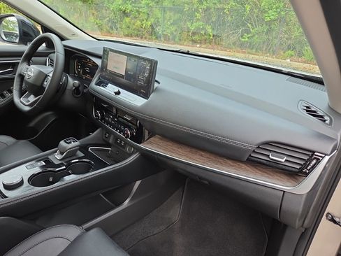 Used 2026 Nissan Rogue Platinum w/ Platinum Premium Package AWD/4WD image 35