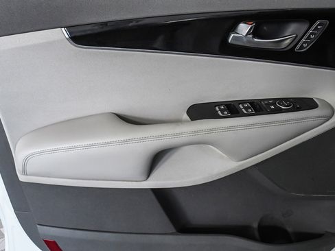 Used 2019 Kia Sorento SX image 22