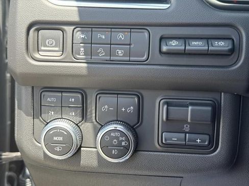 Used 2023 GMC Yukon XL AT4 AWD/4WD image 30