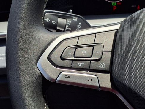 New 2025 Volkswagen Tiguan SE image 14