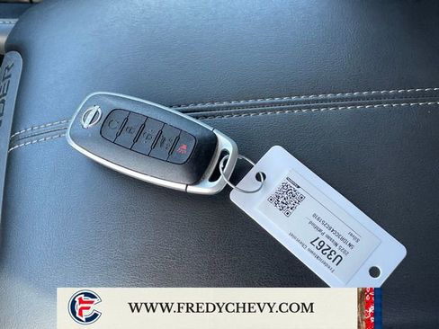 Used 2025 Nissan Pathfinder SL AWD/4WD image 28
