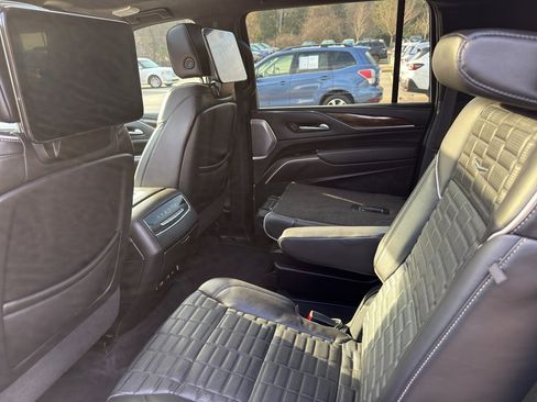 Used 2023 Cadillac Escalade ESV Sport Platinum w/ LPO, ONYX Package image 10