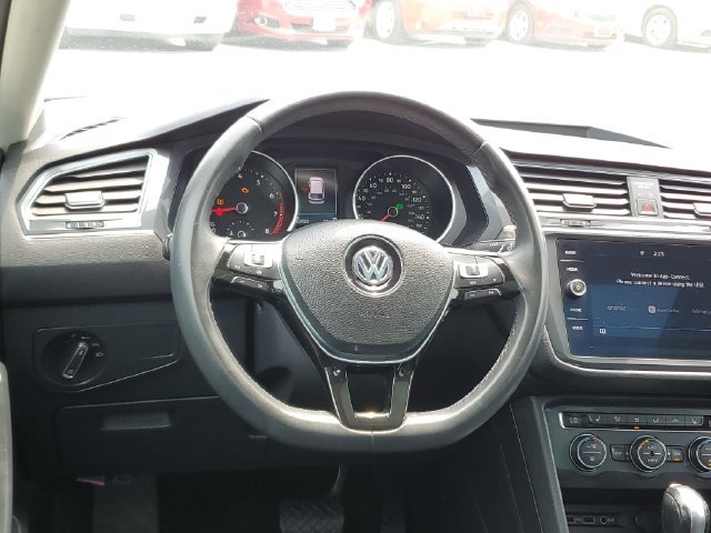 Used 2020 Volkswagen Tiguan SE w/ Panoramic Sunroof Package FWD image 12