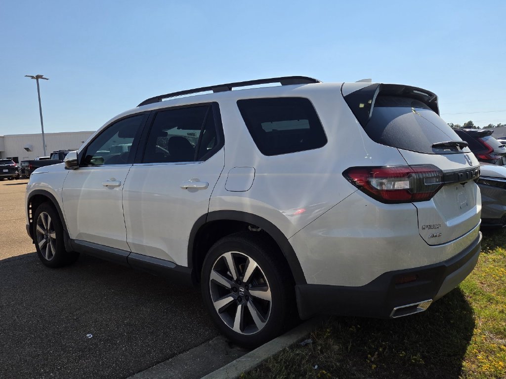 Used 2025 Honda Pilot Elite image 4