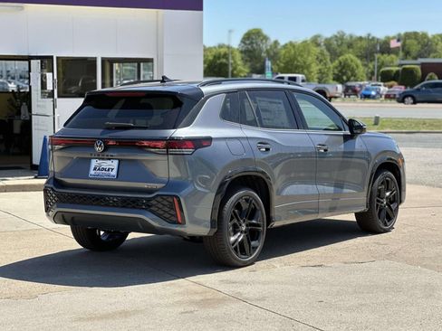 New 2026 Volkswagen Tiguan SE R-Line AWD/4WD image 2