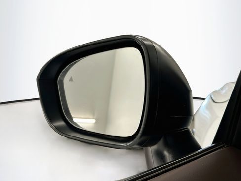 Used 2023 Nissan Rogue S AWD/4WD image 16