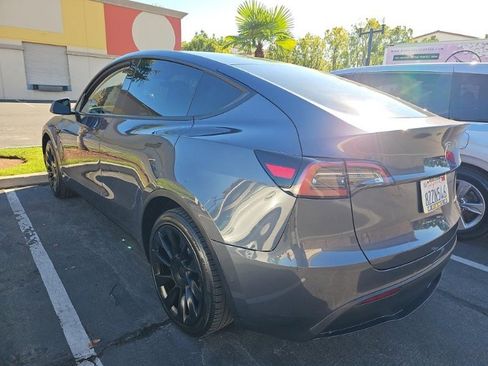 Used 2022 Tesla Model Y Long Range image 6