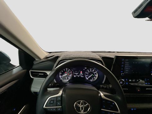 Used 2022 Toyota Highlander XLE image 7