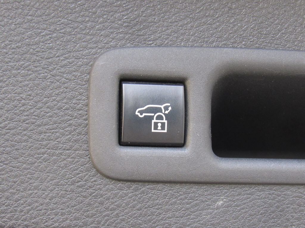 Certified 2025 Toyota Sienna XLE FWD image 25