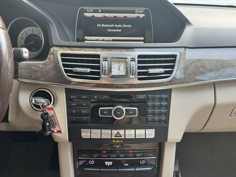Used 2014 Mercedes-Benz E 350 4MATIC Sedan image 9