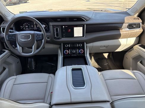 Used 2022 GMC Yukon Denali w/ Advanced Technology Package image 10