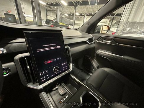 Used 2025 GMC Acadia Elevation w/ Elevation Premium Package image 15