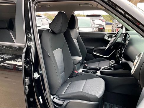 Used 2024 Kia Soul LX w/ Option Group 015 image 8