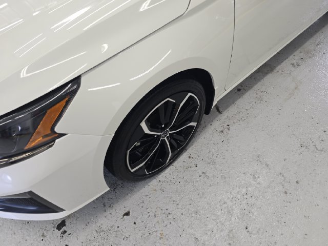 Used 2023 Nissan Altima 2.5 SR w/ SR Premium Package FWD image 9