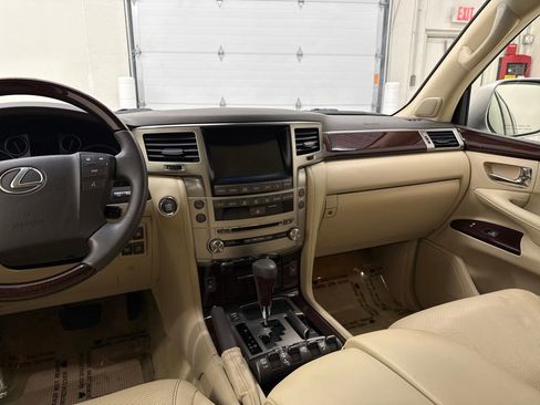 Used 2013 Lexus LX 570 4WD image 18