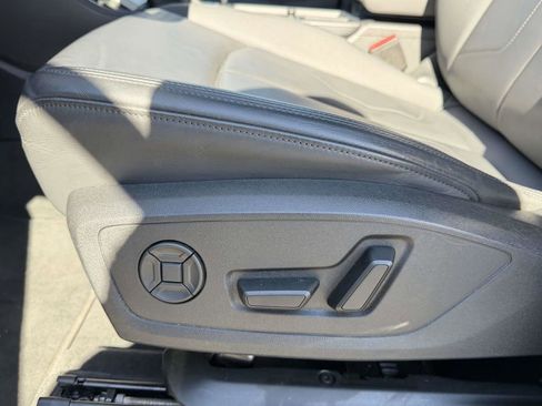 Used 2025 Audi Q3 2.0T Premium image 25