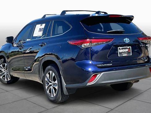 Used 2023 Toyota Highlander XLE image 11