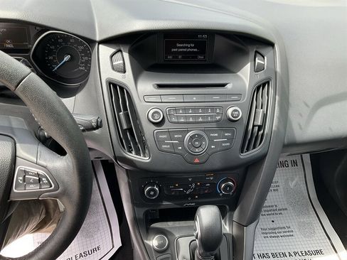 Used 2017 Ford Focus SE w/ Cold Weather Package FWD image 30
