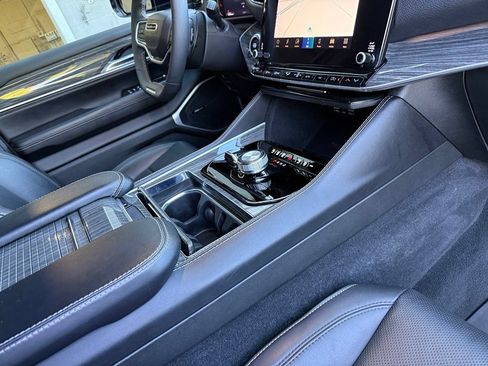 Used 2022 Jeep Wagoneer Series II AWD/4WD image 45