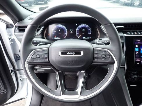 Used 2023 Jeep Grand Cherokee L Laredo image 21