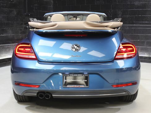 Used 2018 Volkswagen Beetle 2.0T SE w/ SE Premium Package image 16